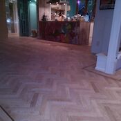 rustieke plansetes visgraat vloer