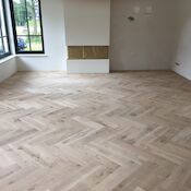 visgraat parket vloer Hilversum op vloerverwarming